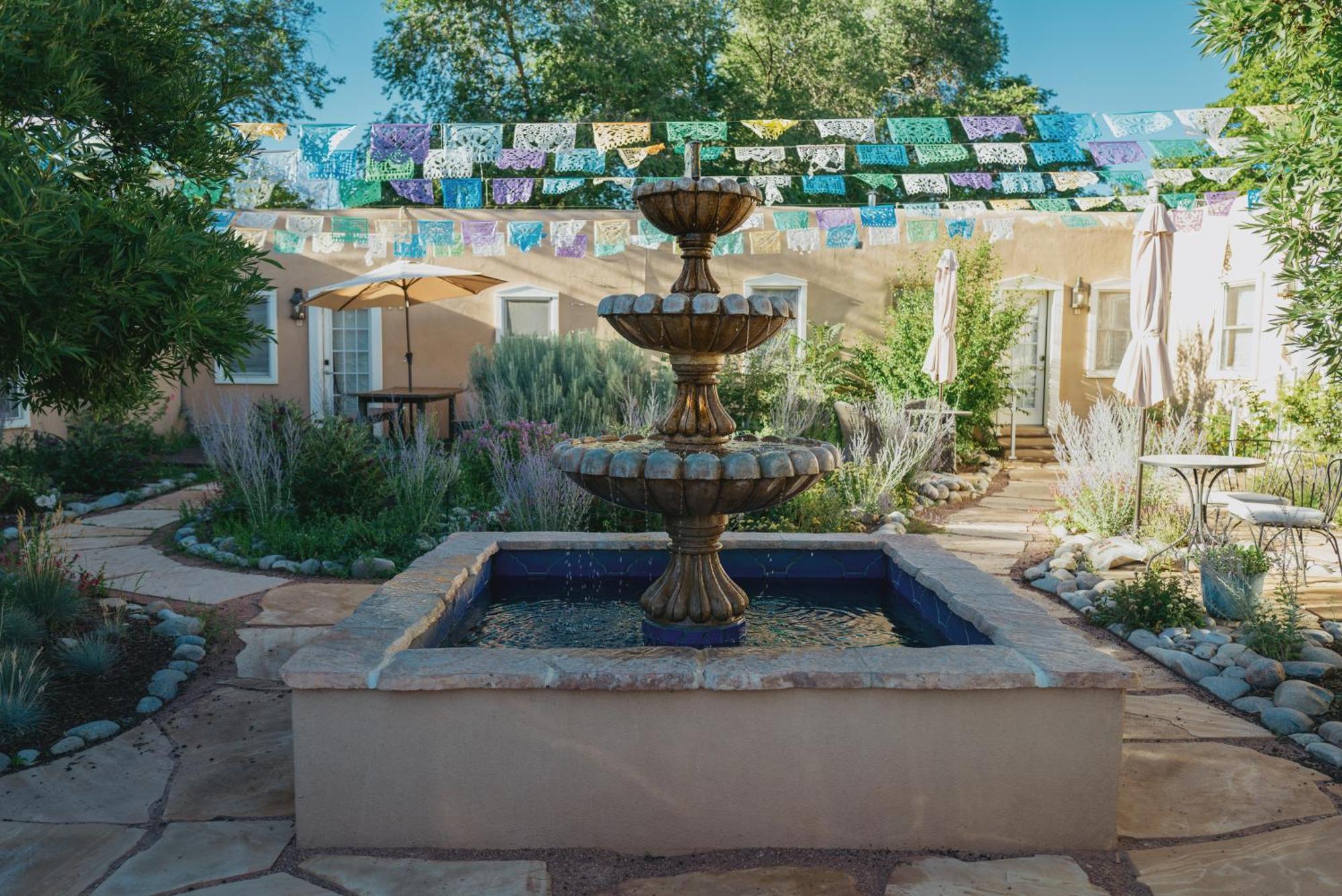 Dos Hermanas Casita 1 Downtown Courtyard ซานตาเฟ ภายนอก รูปภาพ